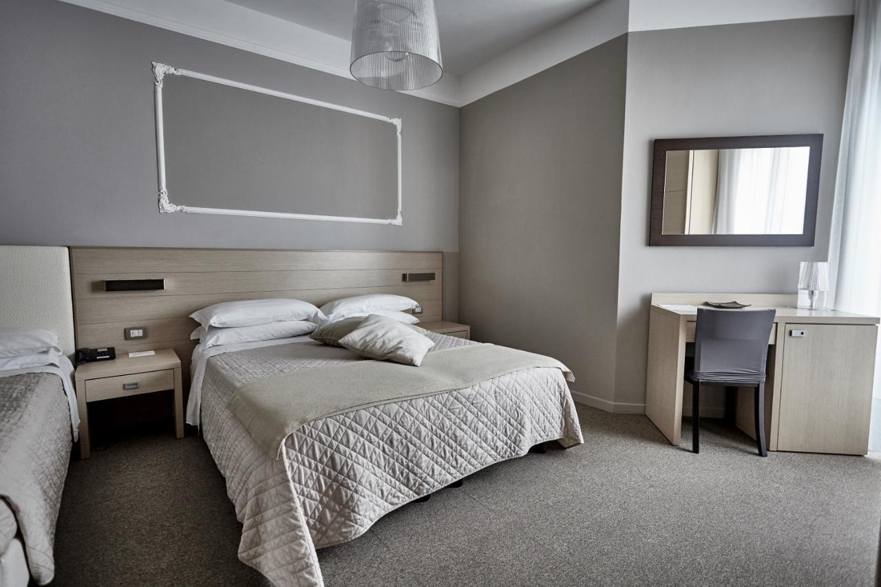 Deluxe Triple Room with Sea View